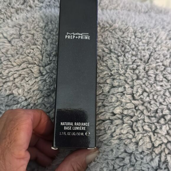 PREP + PRIME NATURAL RADIANCE
$46.00
50 ML / 1.7 US FL OZ - Picture 5 of 6